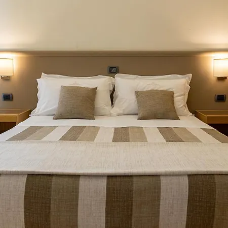 ホテル ホテルス ヴィディ ミラマーレ ＆ デルフィーノ